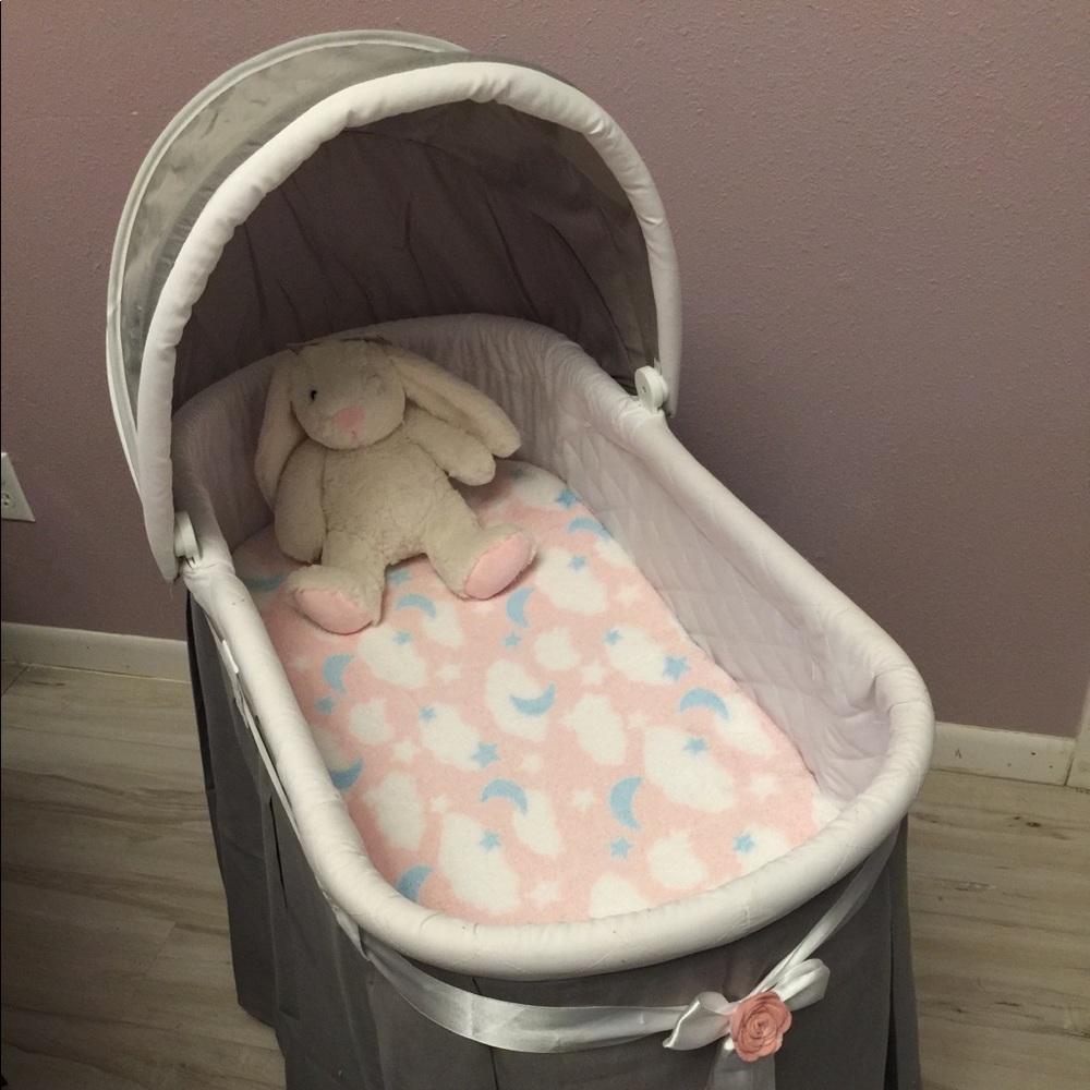 Bassinet 🧸 for Baby

Baby 🌸 Girl